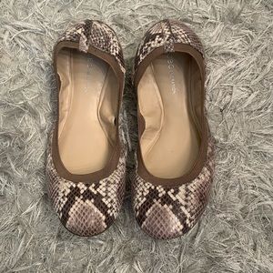 BCBG Generation Tan Taupe Snakeskin Flats